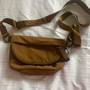Lululemon All Night Festival Bag
Micro